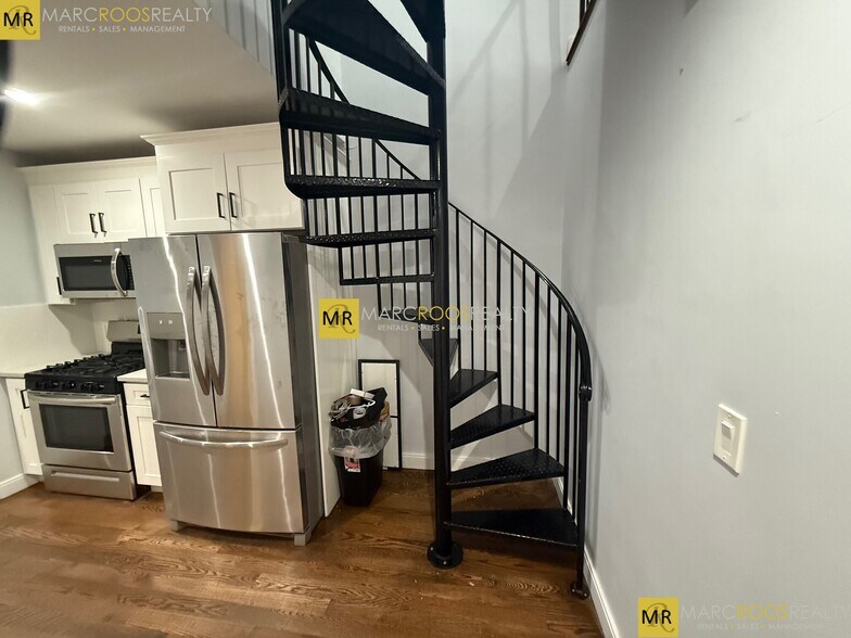 Building Photo - 174 Paris St