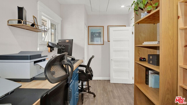 Building Photo - 252 E 47th St