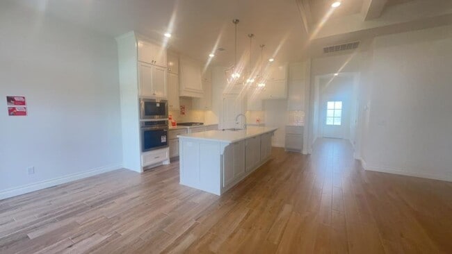 Building Photo - 545 Mustard Seed