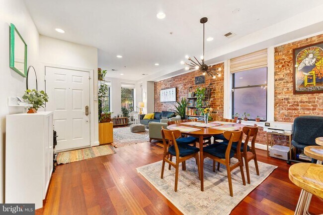 Primary Photo - 1105 Park Rd NW