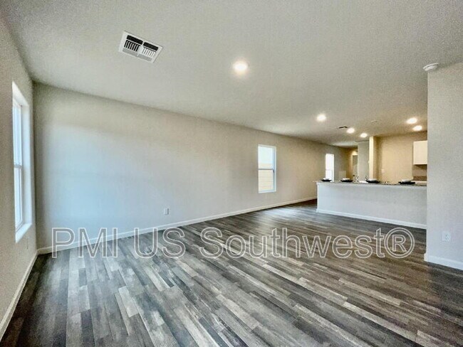 Building Photo - 2411 Village Dr