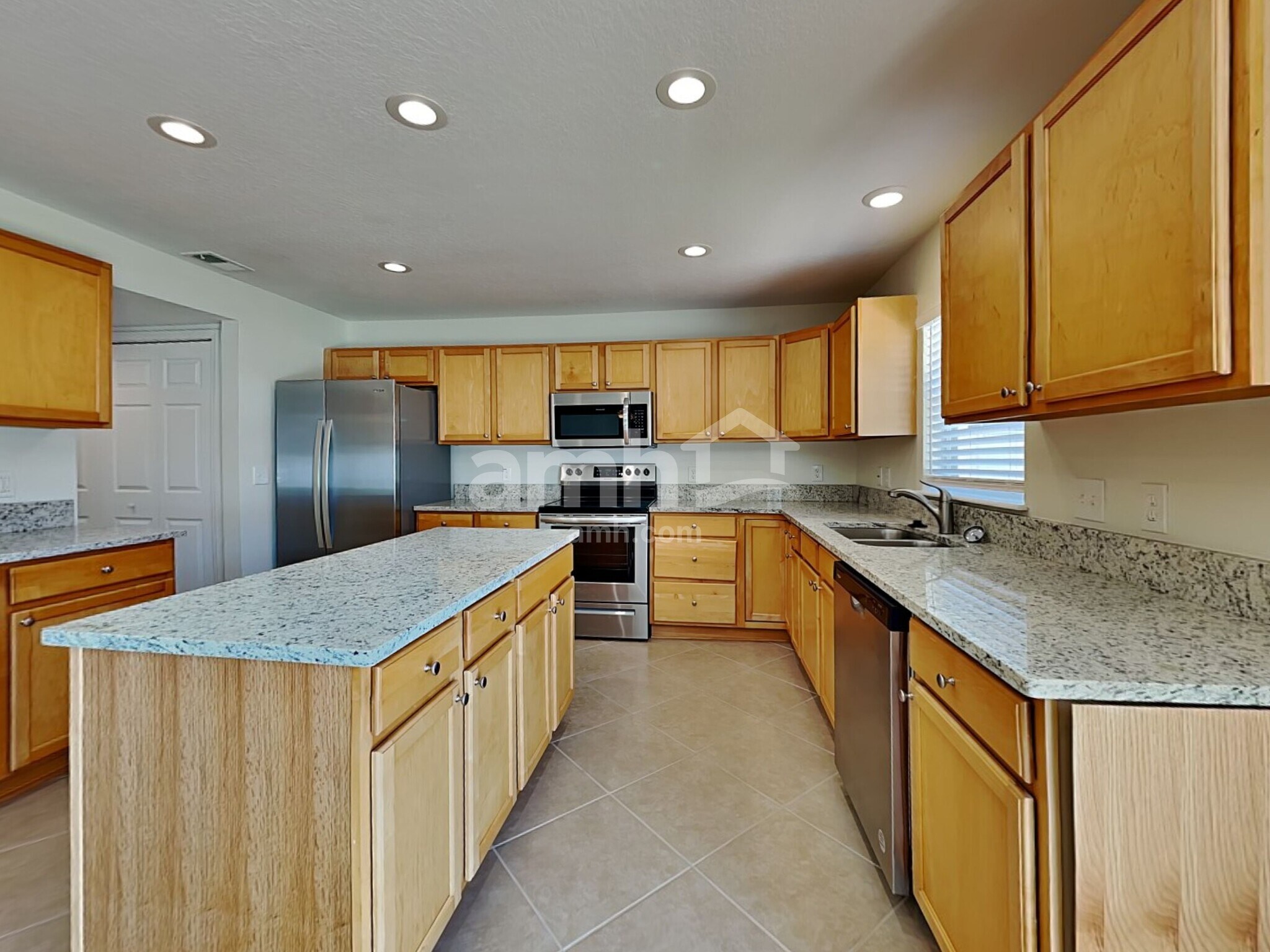 Building Photo - 715 Valrico Hills Ln