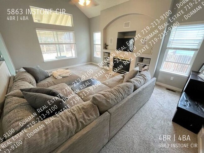 Building Photo - 5863 Instone Cir