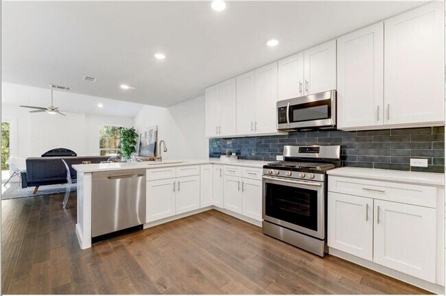 Building Photo - 6712 Hart Ln