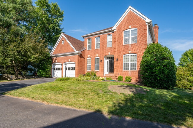 Building Photo - 2410 Dakota Lakes Dr