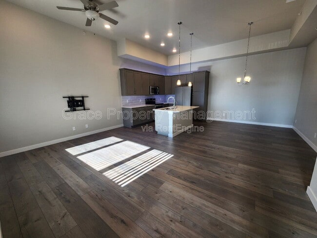 Building Photo - 305 High Point Dr