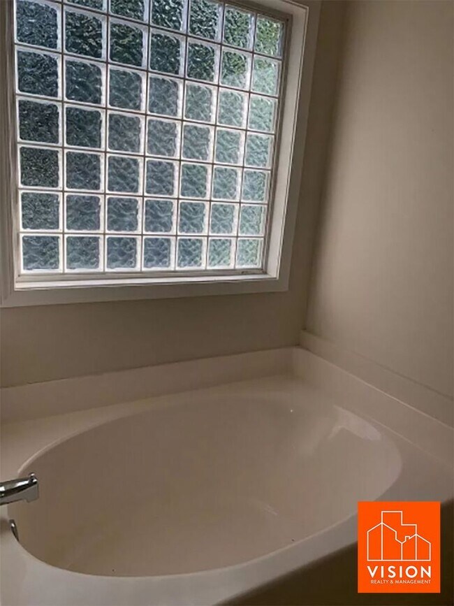 Building Photo - 1390 Eagles Nest Circle