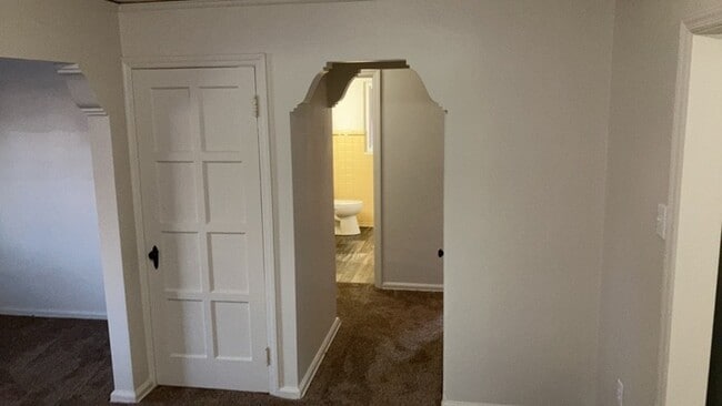 Building Photo - 1076 Sherwood Dr