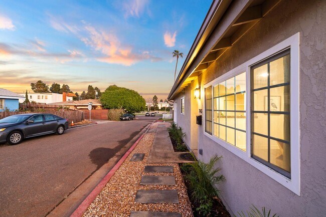 Building Photo - 765 Elkwood Ave