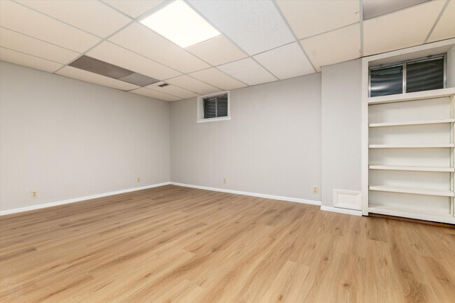Building Photo - 7426 S Quince Ct