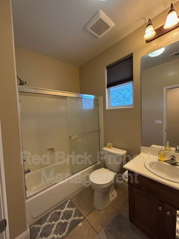 Building Photo - 1522 Fieldcrest Ct