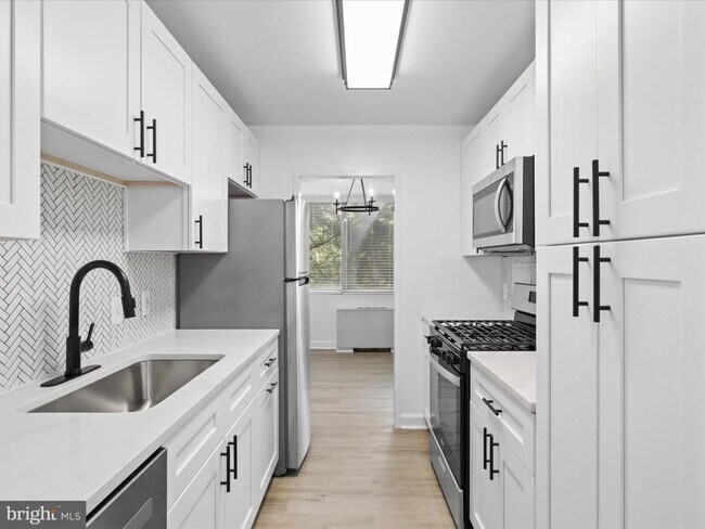 Building Photo - 301 N Beauregard St