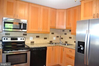 Building Photo - 1 Ingleside Ct