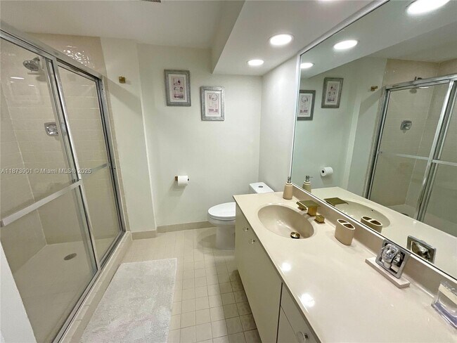Building Photo - 20191 E Country Club Dr