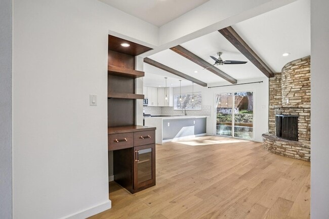 Building Photo - 7205 Twisted Oaks Dr