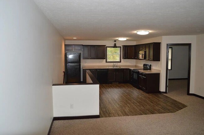 Building Photo - 467 Sparrow Way