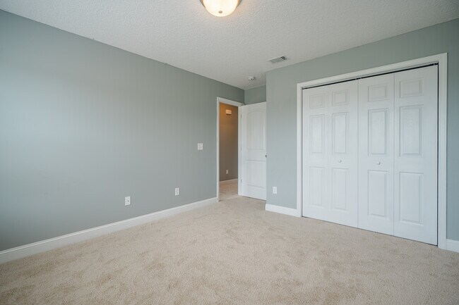 Building Photo - 717 Highgrove Ct