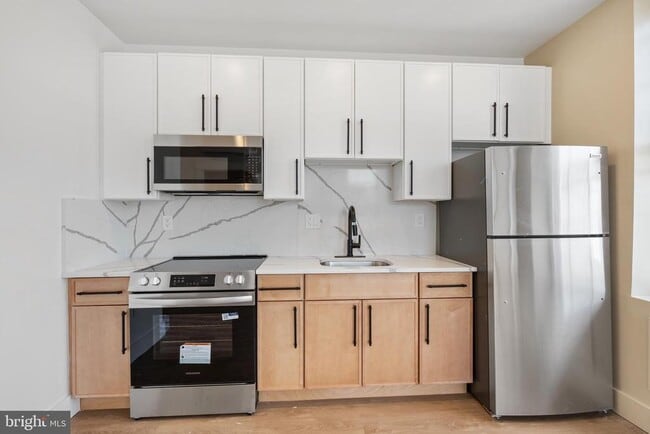 Building Photo - 900 N 41st St