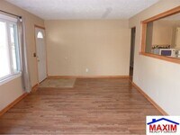 Building Photo - Move-in special offer!!!  Huge house - over 2,200 sqft convenient location and private backyard $...