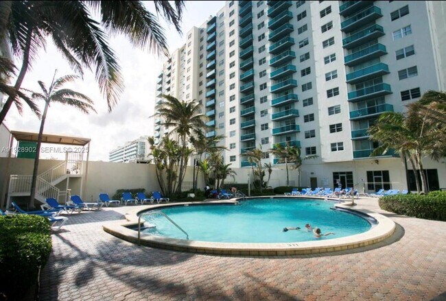 Building Photo - 4001 S Ocean Dr