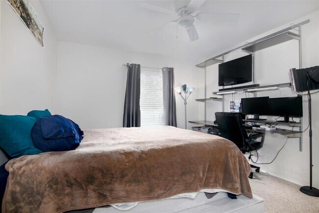 Building Photo - 2236 Ann St