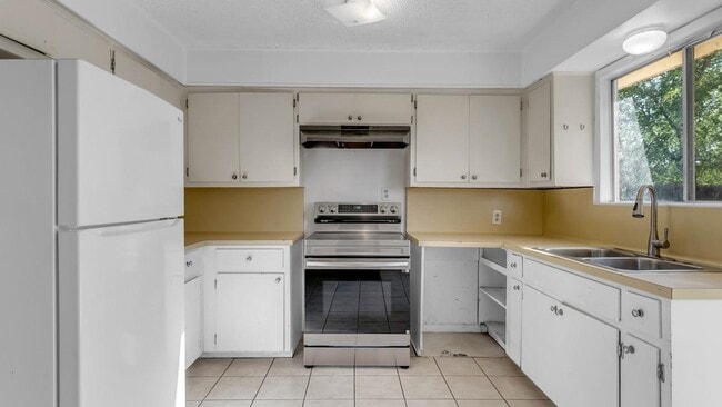 Building Photo - 848 Pecan Ln