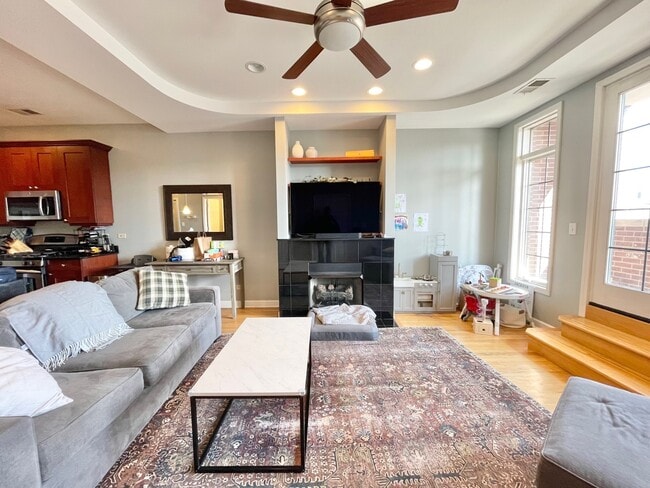 Building Photo - 2734 N Wolcott Ave