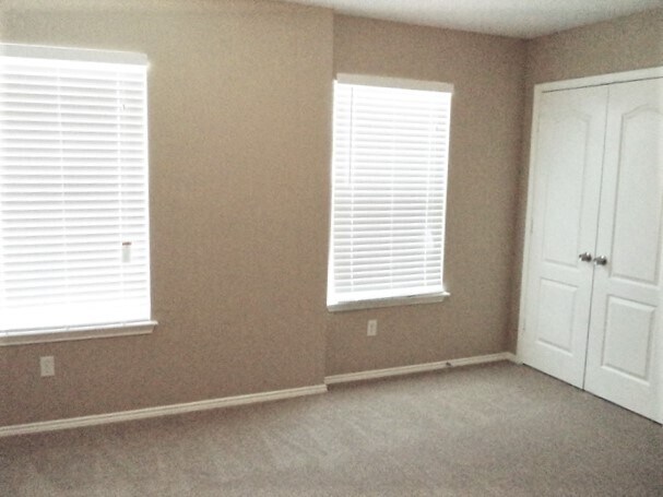 Building Photo - 1411 Plateau Dr