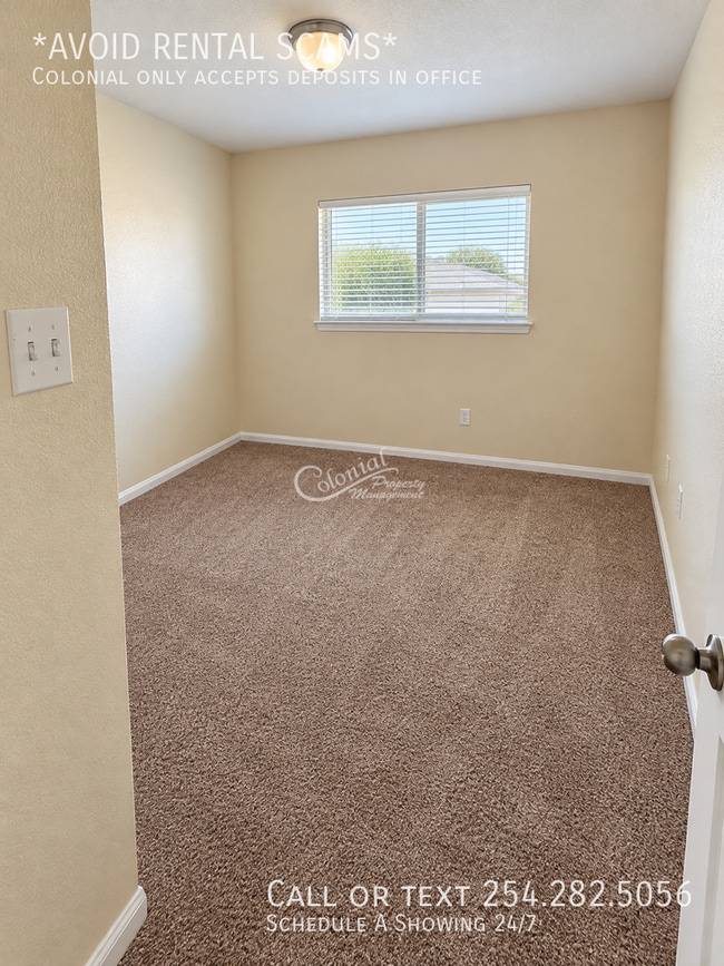 Building Photo - 419 W Iowa Dr