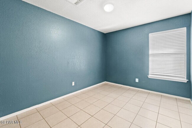 Building Photo - 14056 Tierra Venado Dr