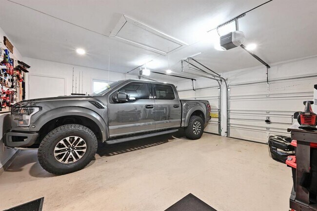 Building Photo - 805 Huntingdon Pl