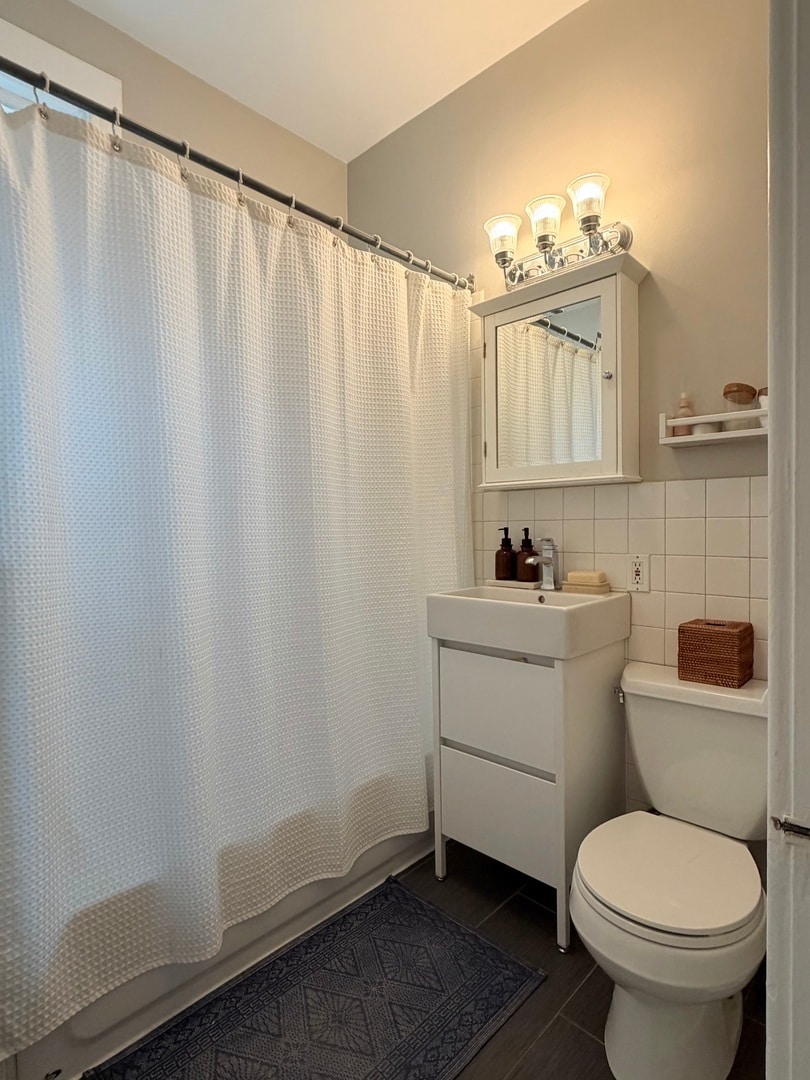 Building Photo - 3016 N Clifton Ave