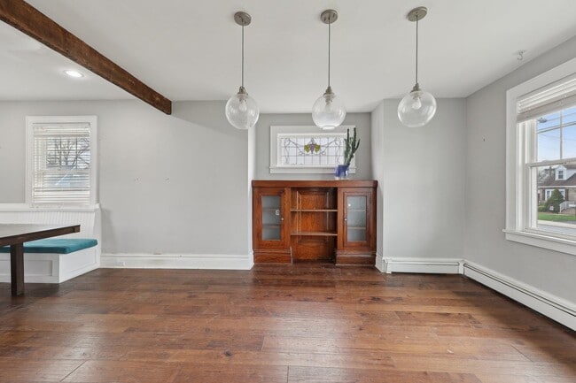 Building Photo - 48 Marinus St