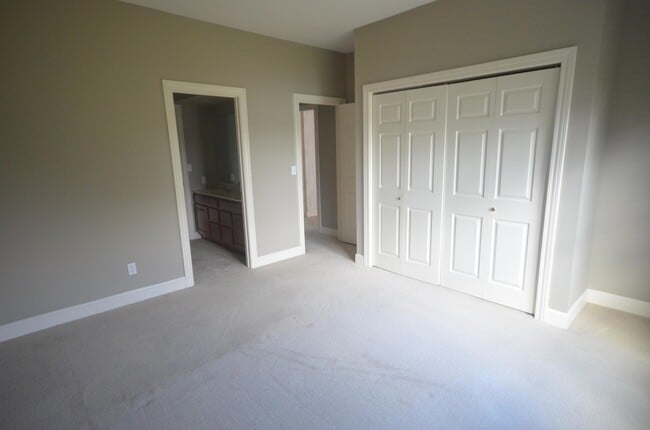 Building Photo - 4900 Royal Lytham Dr