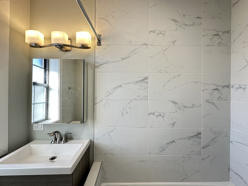 Building Photo - 730 Judson Ave