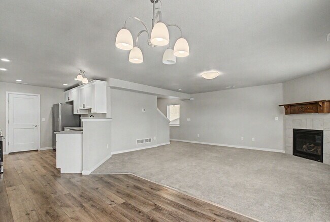 Building Photo - 3 bedroom - Date St