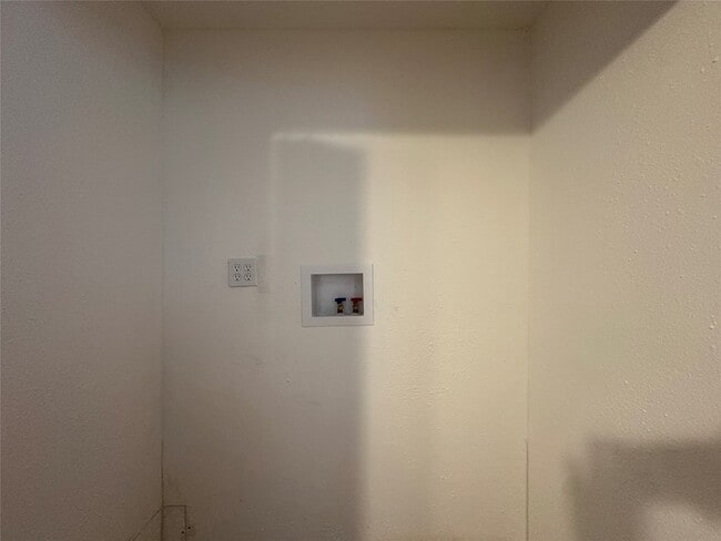 Building Photo - 4911 Delano St