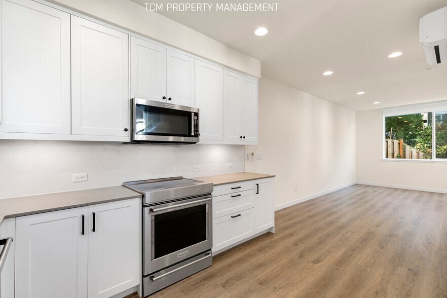 Building Photo - 2024E NE 85th St