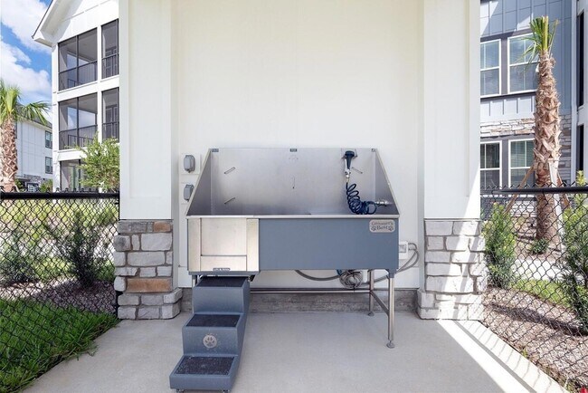 Building Photo - 3020 Base Blvd