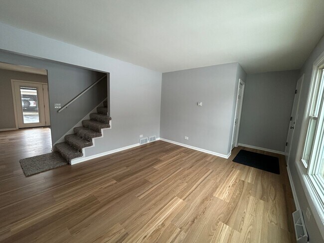 Building Photo - 1st Ct