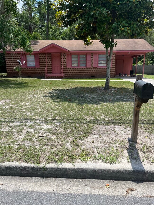 Building Photo - 807 Bethune Dr