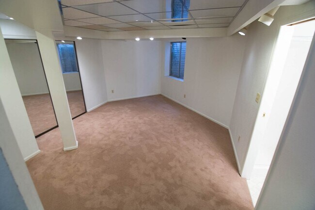 Building Photo - Beautiful 2bd/2ba Townhome in Downtown Louisville!