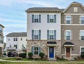 Building Photo - 303 Bayside Ct