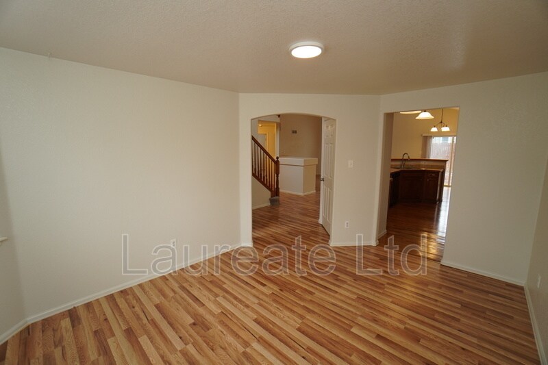 Building Photo - 10027 Idalia St