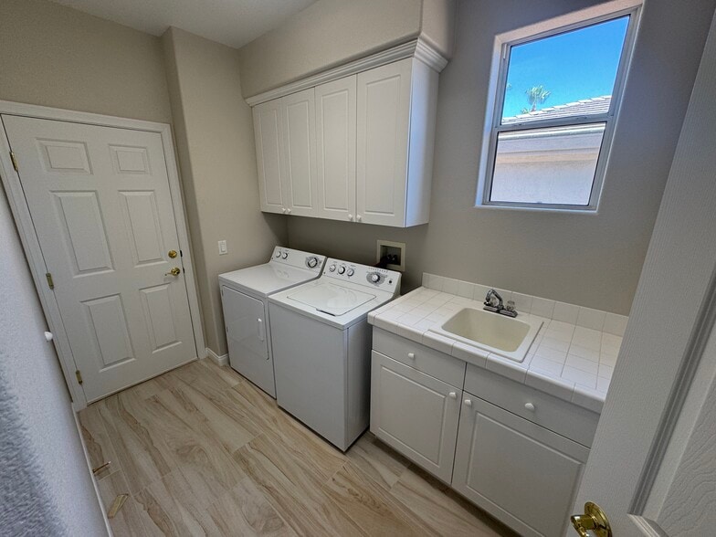 Building Photo - 712 Pinnacle Heights Ln