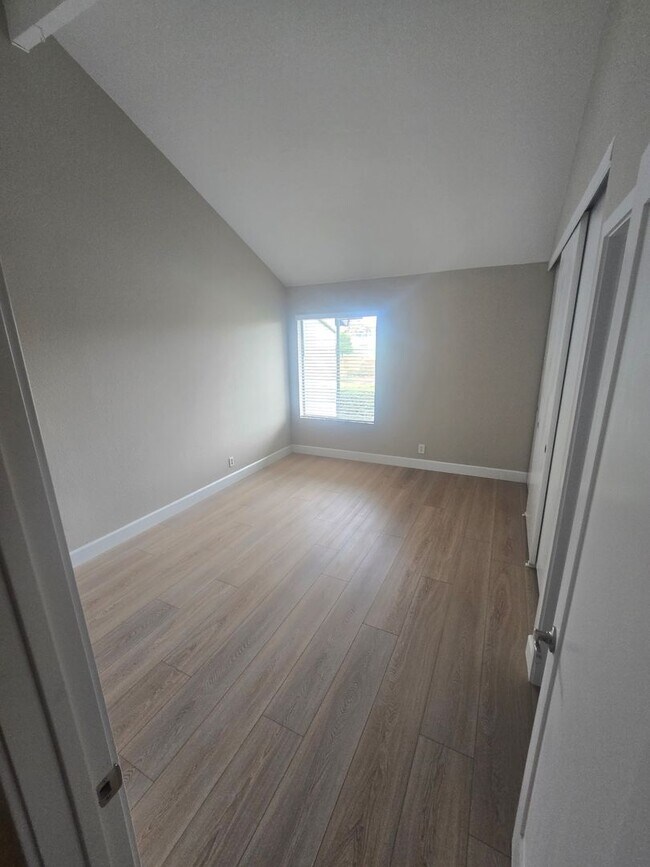 Building Photo - 2 Story Townhouse in Point Loma