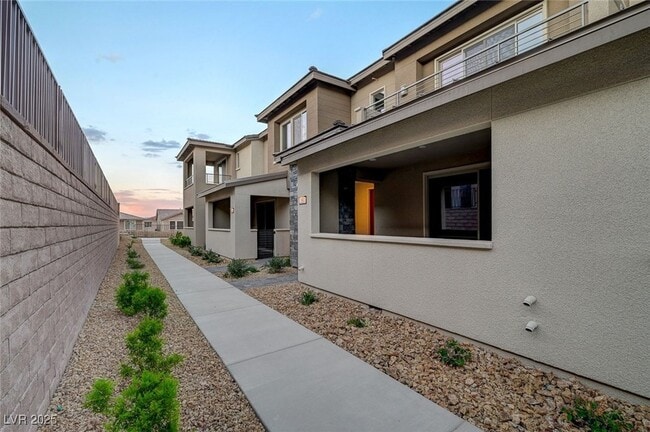 Building Photo - 2537 Monolith St