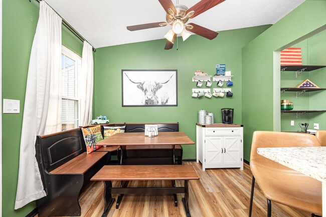 Building Photo - 3631 Mitten Dr