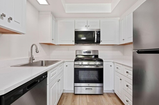 Building Photo - Updated 4BD/2BA Goleta Condo | Pool Access | Near UCSB | Easy Highway 101 Access