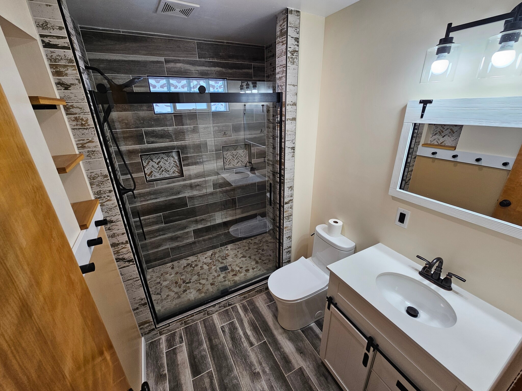 Upstairs Bathroom - 916 3rd Ave W